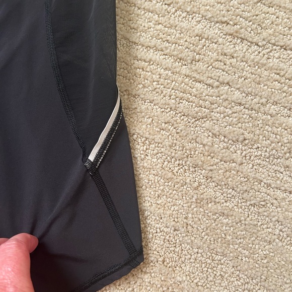 Lululemon tank top. Size 6 - Picture 5 of 5